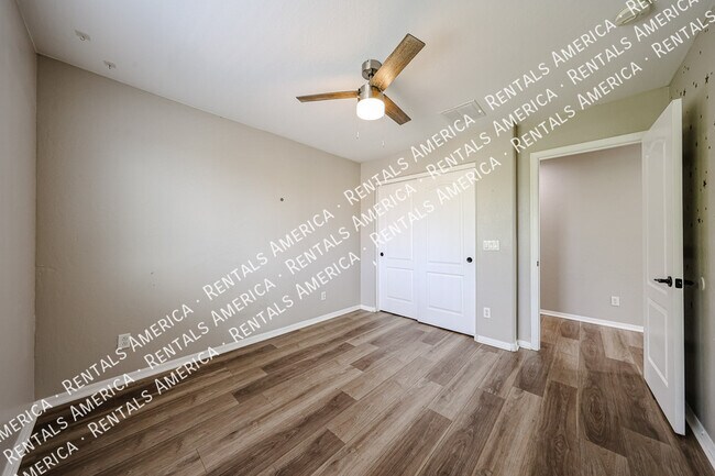 Building Photo - 7223 N 73rd Dr