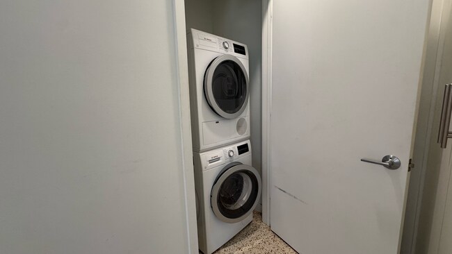 Building Photo - Jefferson Palms - Miami beach