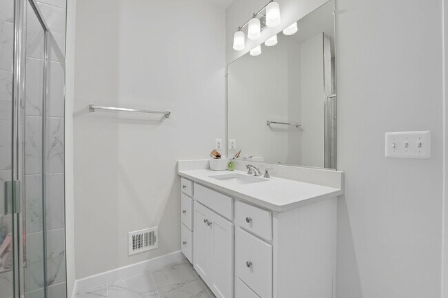 Building Photo - 709 Thomas Ln