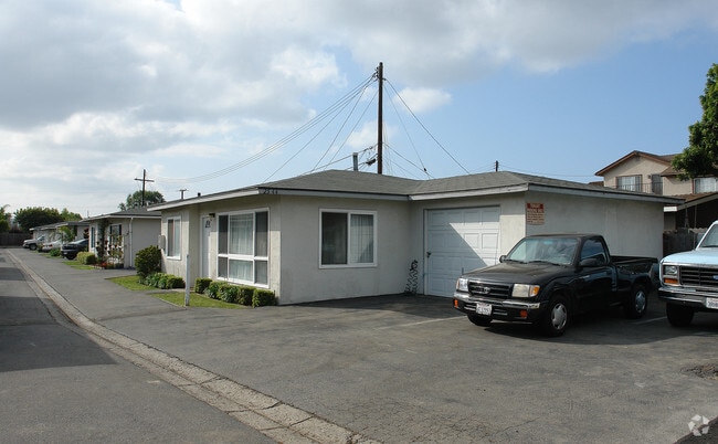 Building Photo - 2544-2546 Orange Ave