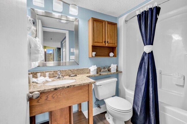 Building Photo - 2710 N Ocean Blvd