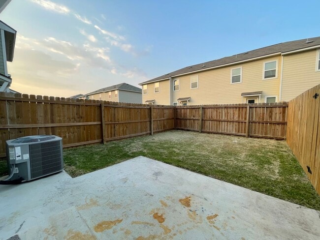 Building Photo - Town home for rent