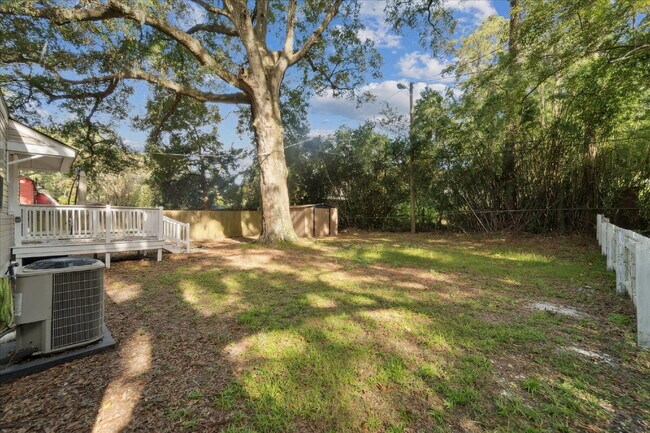 Building Photo - Charming Midtown Home – Updated and Move-I...