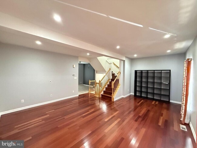 Building Photo - 2539 Banshire Dr