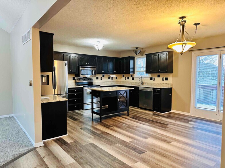 Building Photo - 1142 E Frontier Dr