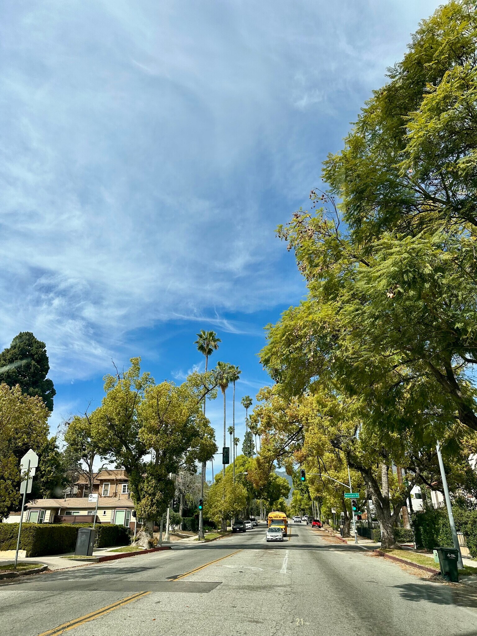 Building Photo - 915 N Los Robles Ave