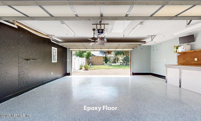 Building Photo - 6433 River Point Dr