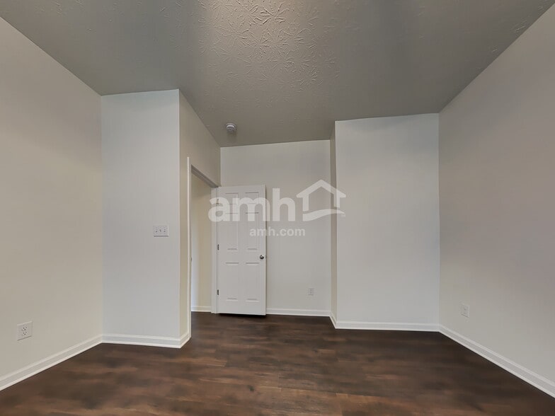 Building Photo - 1268 W Crystal Dr