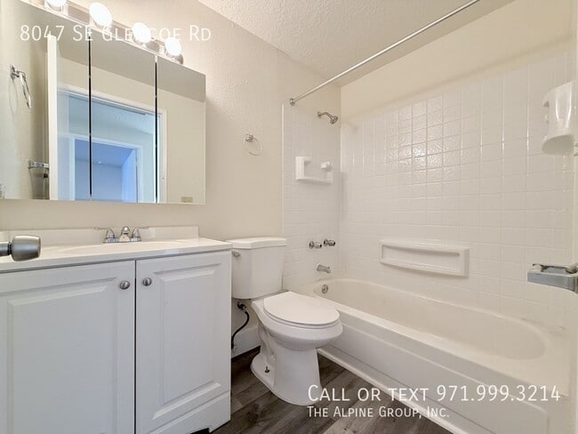 Building Photo - 8047 SE Glencoe Rd