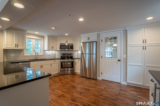 Building Photo - 30 Hillsboro Dr