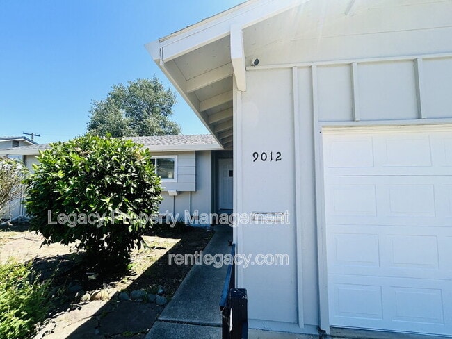 Building Photo - 9012 Alderson Ave