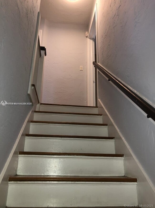 Building Photo - 329 W 28th St