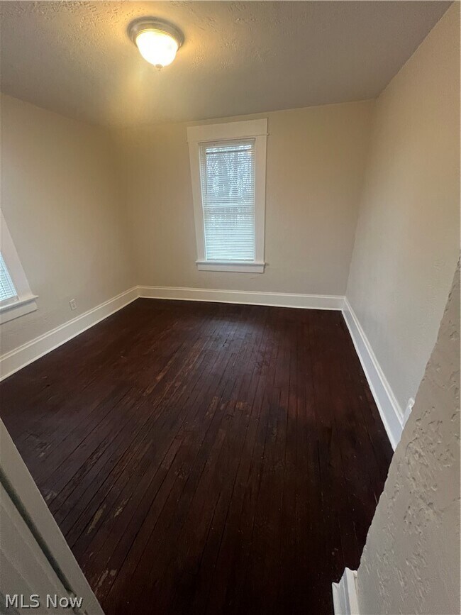 Building Photo - 716 Grace Ave