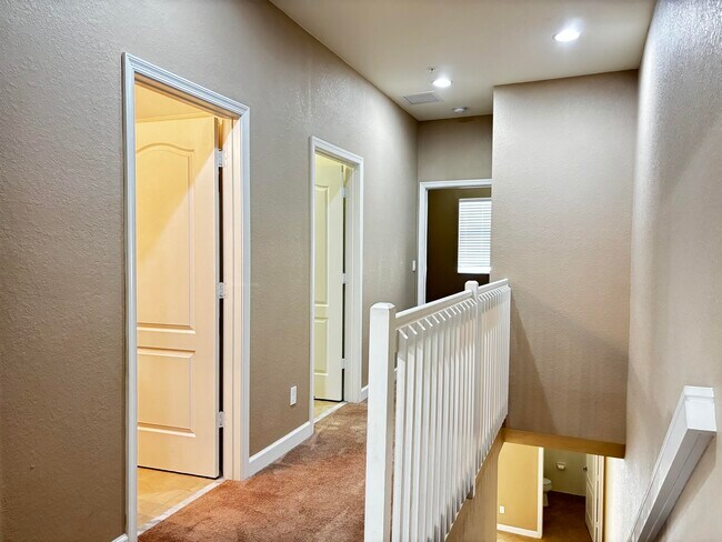 Building Photo - 9480 SW Merlin Ct
