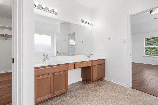 Building Photo - 174 E Spindle Tree Cir