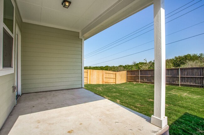 Building Photo - Newer cottage home in Cloverleaf community...
