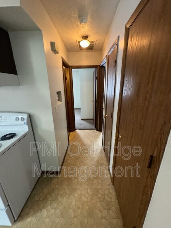 Building Photo - 205 Debbie Dr