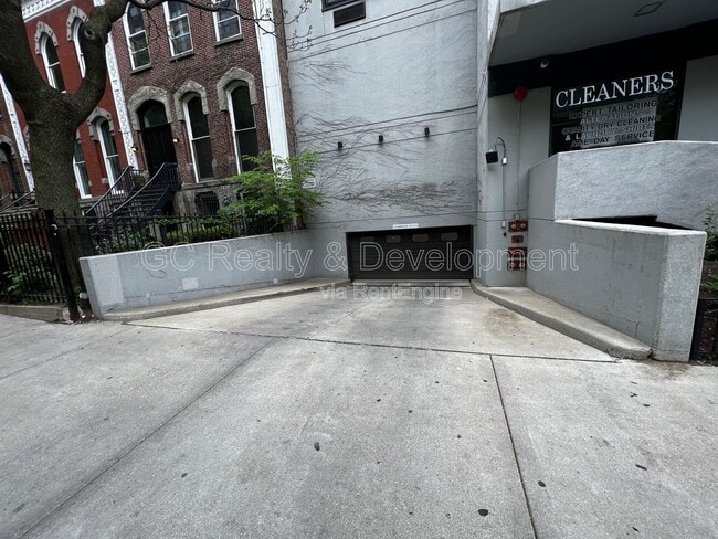 Building Photo - 1221 N Dearborn St