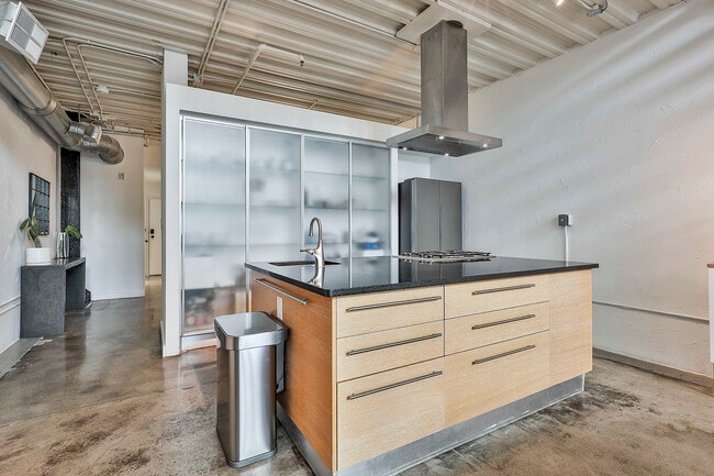 Building Photo - 675 Greenwood Ave NE