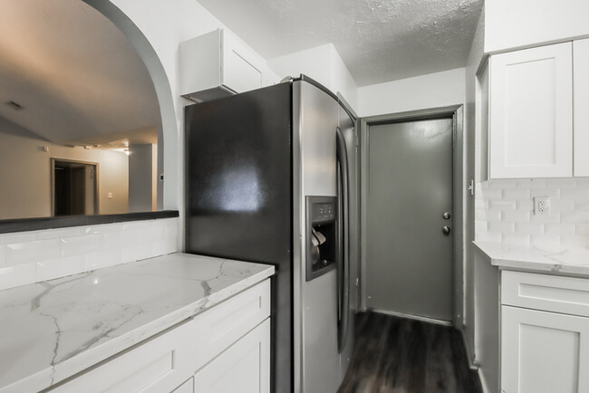 Building Photo - 6615 Brookgate Dr