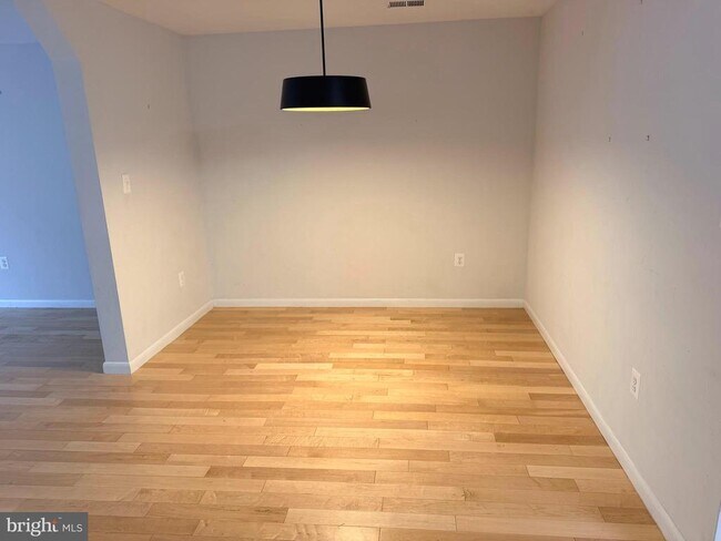 Building Photo - 6062 Hollow Hill Ln