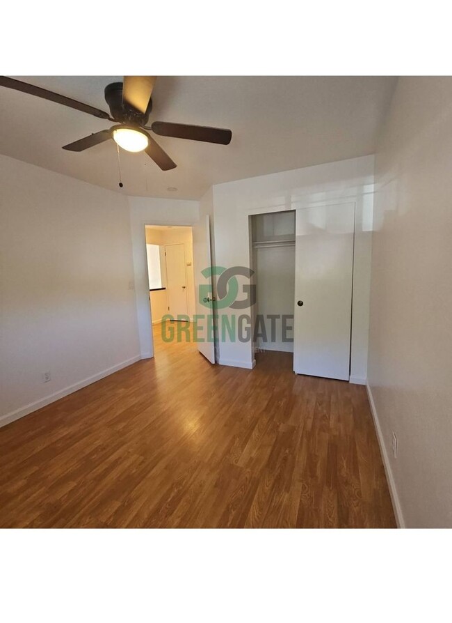 Building Photo - Beautiful 3 BEDROOM 2.5 BATH HOME IN MODES...