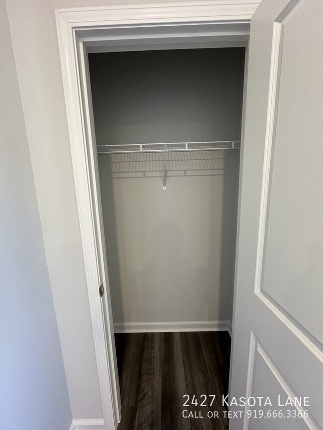 Building Photo - 2427 Kasota Ln