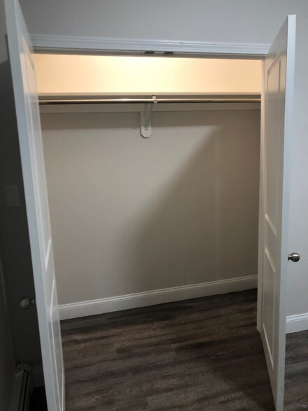 Building Photo - 89 Park Dr