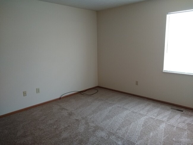 Building Photo - 2129 Brett Ct