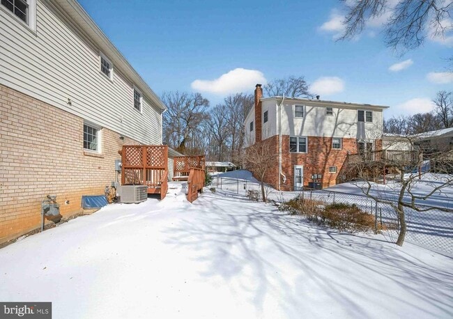 Building Photo - 9125 Donna Dean Dr