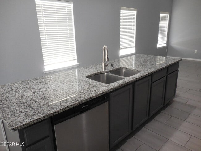 Building Photo - 12867 Ivelet Ct