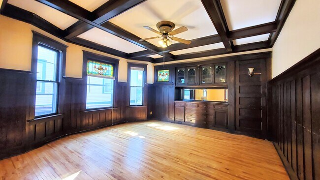 Building Photo - 2204 Emerson Ave S