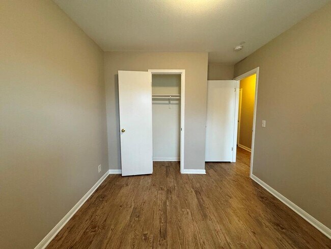 Building Photo - 219 Crystal Knoll Blvd