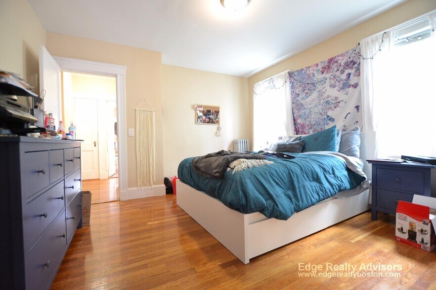 Building Photo - 283 Summit Ave