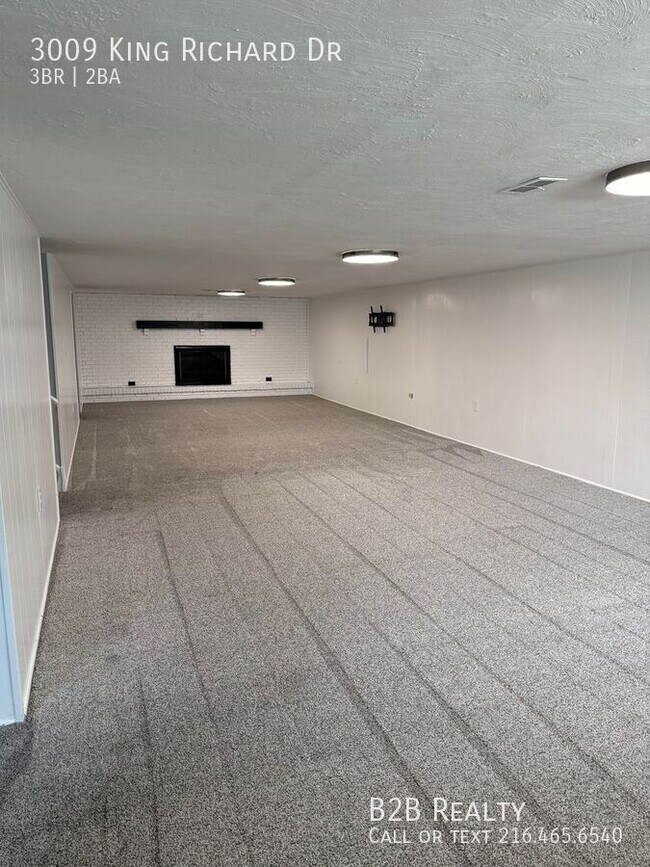 Building Photo - 3009 King Richard Dr