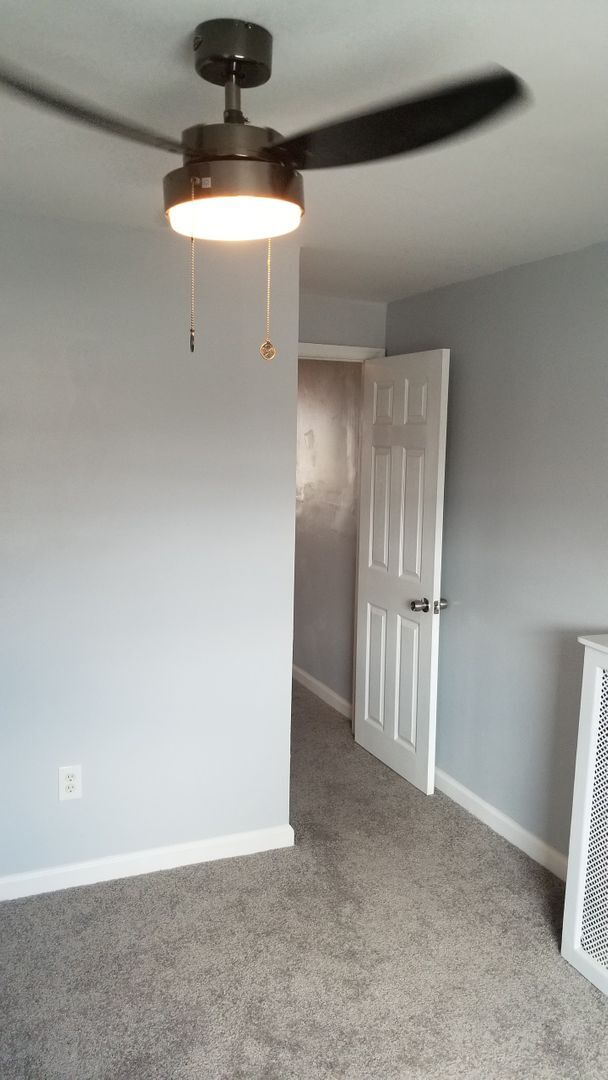 Building Photo - Gorgeous Home - Holmesburg
