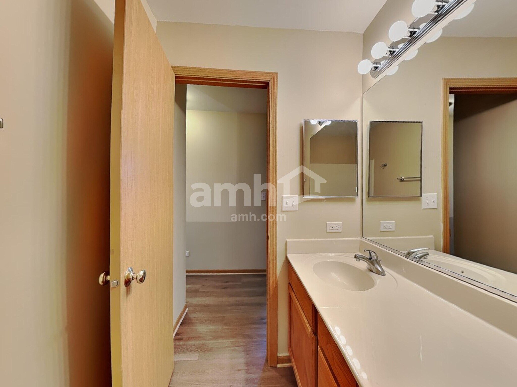 Building Photo - 560 S Annandale Dr