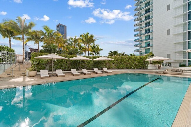 Building Photo - 900 Biscayne Blvd