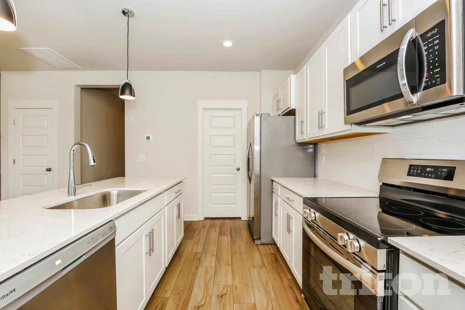 Building Photo - 7012 Park Knoll Dr