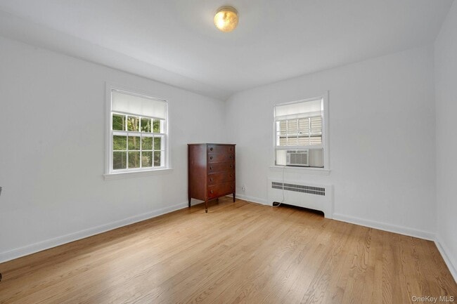 Building Photo - 136 White Rd