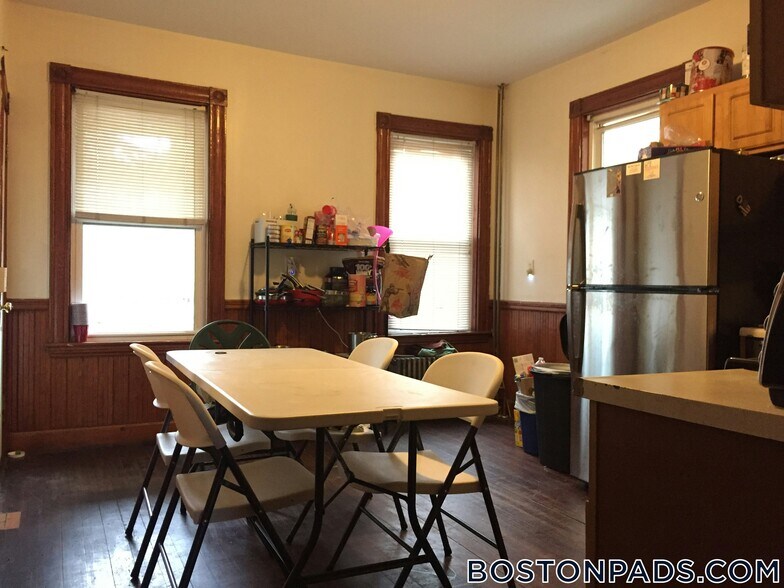 Building Photo - 109 Calumet St