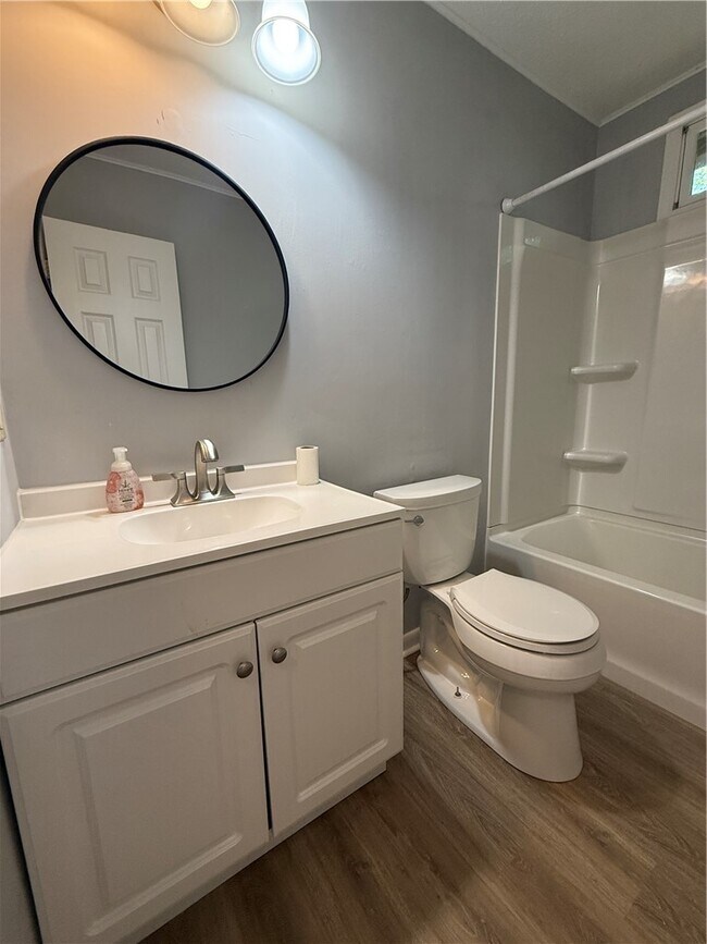 Building Photo - 112 Lynwood Dr