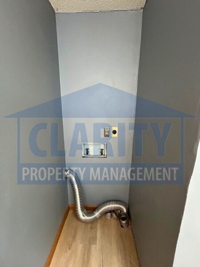 Building Photo - Single Family Home with a Spacious Yard!