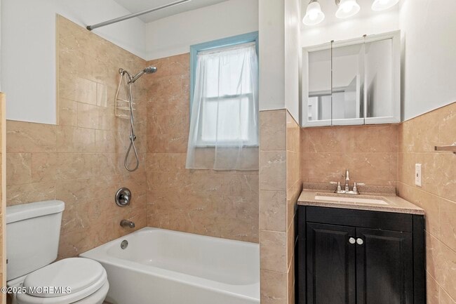 Building Photo - 1105 Emory St