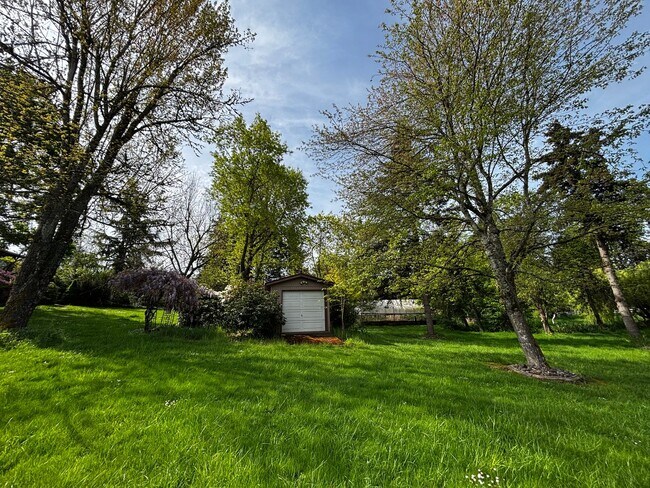 Building Photo - Rare 3-Acre 3BR Home in South Salem – Shops, Workspace & Greenhouses