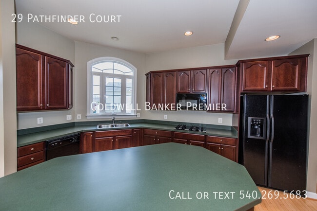 Building Photo - 29 Pathfinder Ct