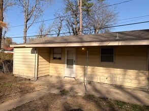 Building Photo - 1615 N Main St