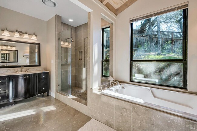 Building Photo - 522 Meadowood Ln