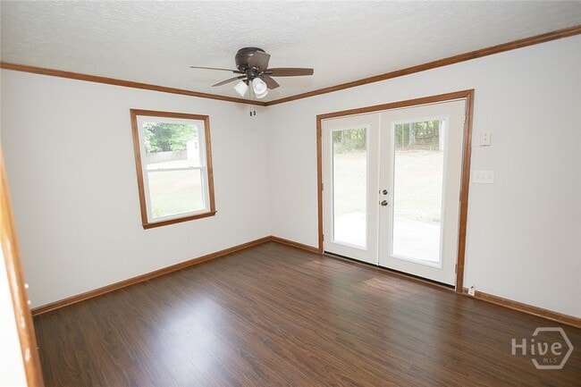 Building Photo - 147 VFW Dr