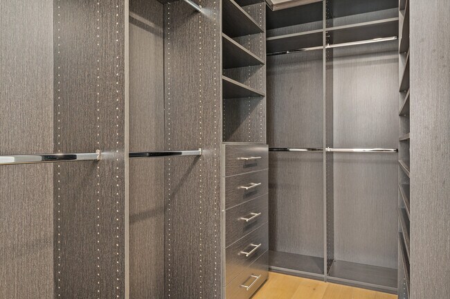 Building Photo - 121-121 139 39th St